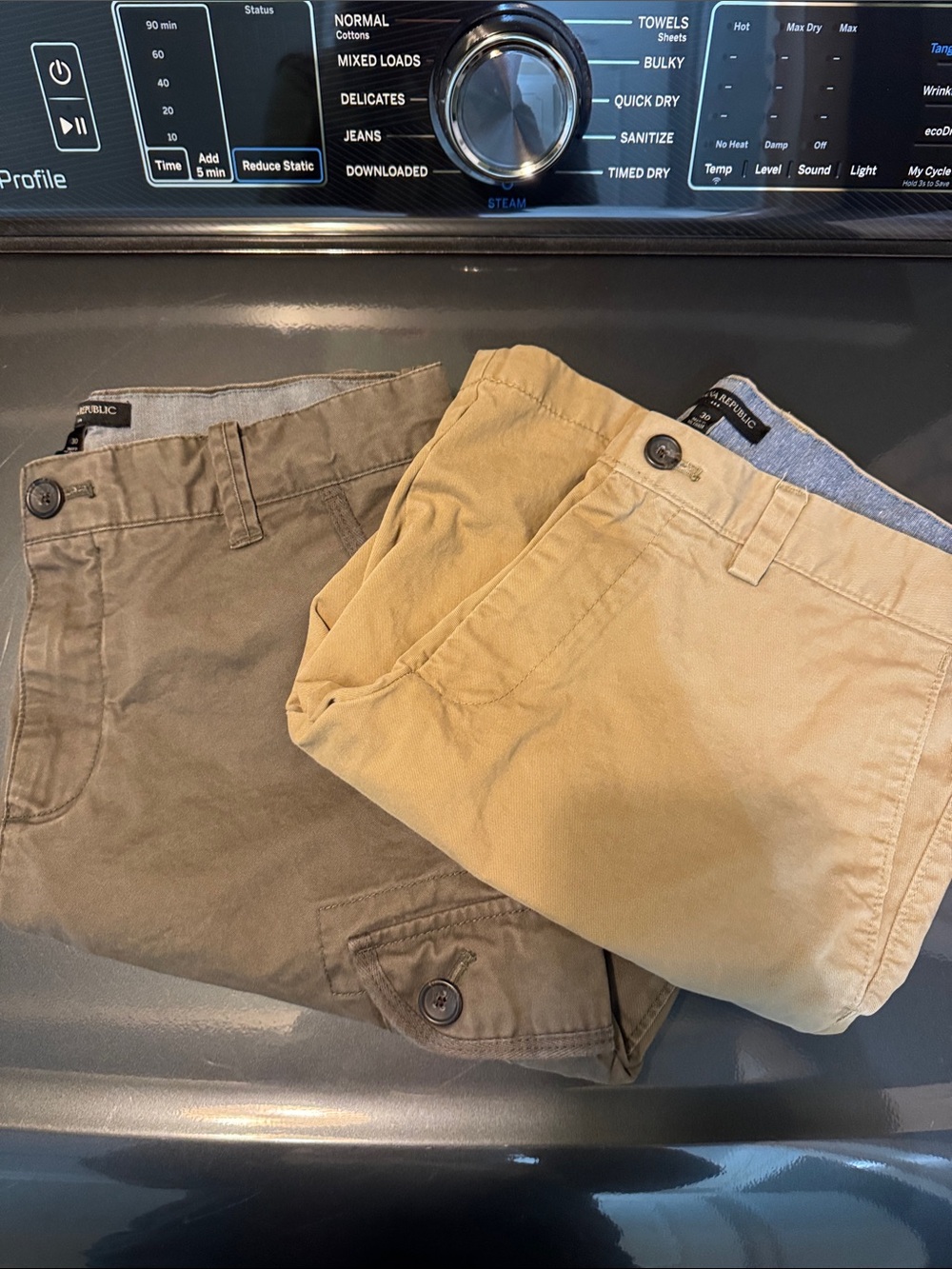 2 pair Banana Republic men’s shorts size 30 Tan and Olive